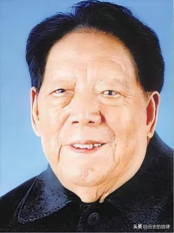 1996年离休将军铁瑛，拒绝女婿为孙辈走后门，一句话尽显风骨
 
1996年的一