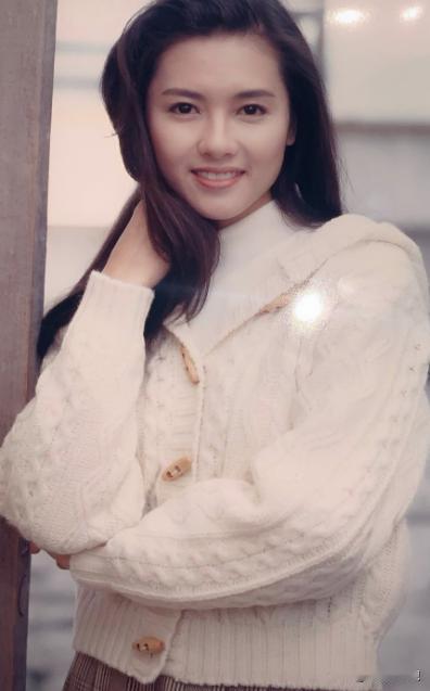 1996年，马上就要结婚的李丽珍，因为禁不住王晶高达400万片酬的诱惑，选择再次