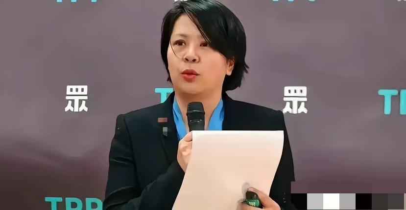 民进党把李贞秀请上节目，本来剧本写好了，让她开口骂大陆，结果她当着主持人的面直接