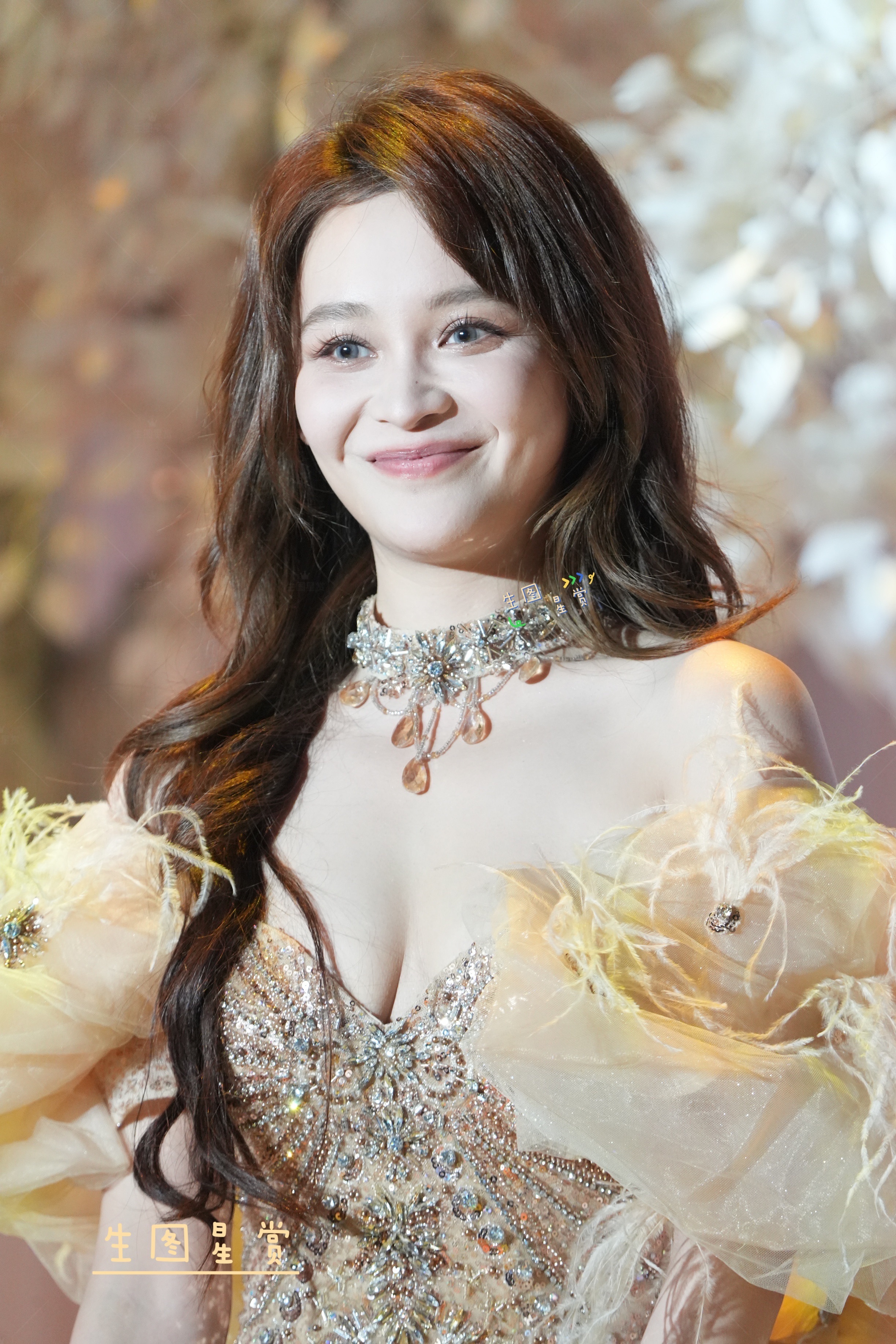 王一菲搜狐时尚盛典出图明艳甜辣💛 