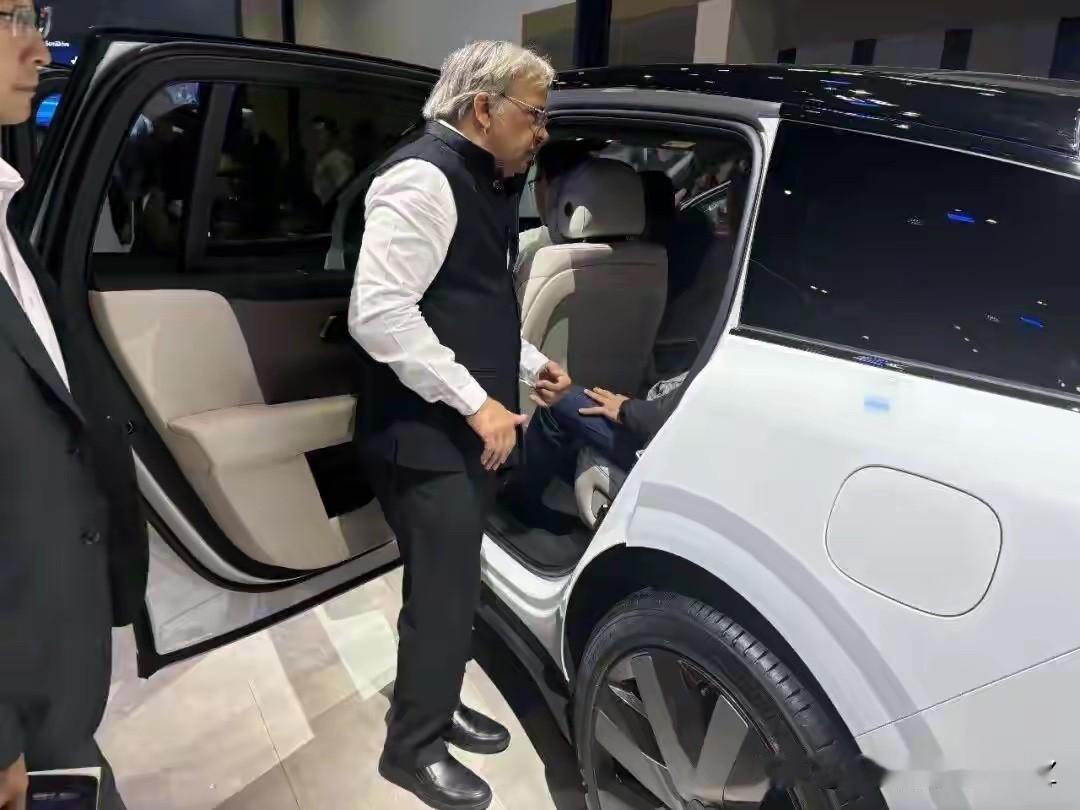 霍尔木兹海峡局势持续紧张，海运物流受阻，日系车企生产出口节奏被打乱，中东不少车行