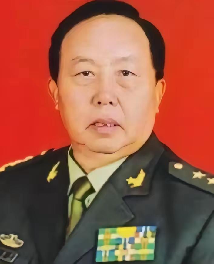 何其宗，自卫反击战英雄，1990年荣升中将，却在56岁时突然退役，定居四川营山。