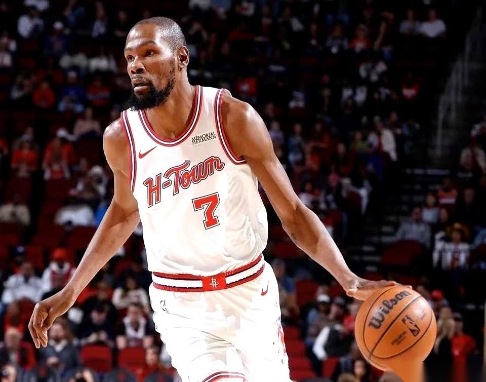 “如果火箭首轮就出局？”
当这个假设被知名NBA记者费舍尔和皮纳联手抛出来，整个