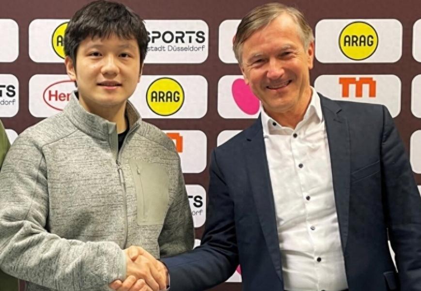 樊振东这年薪快奔着 1000 万去了，看到有人还能酸他“是为了钱才出国”，我真想