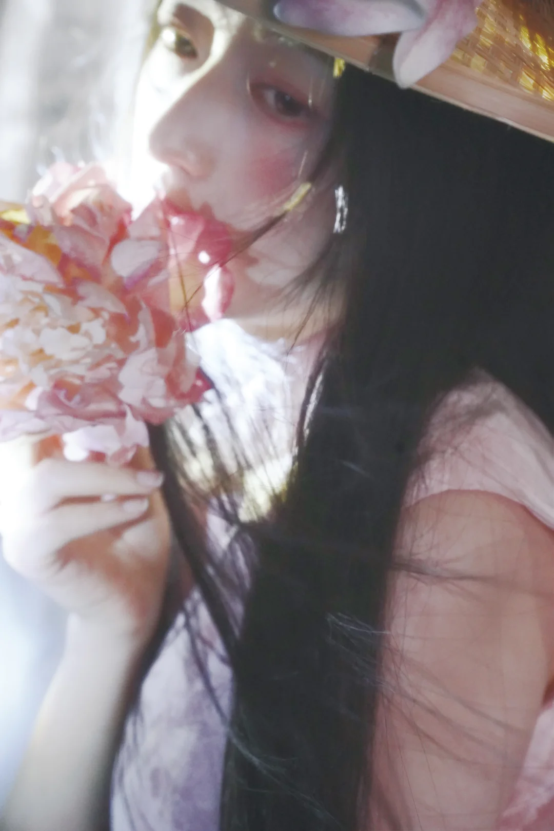 檐下花影，拢一瓣温柔入怀