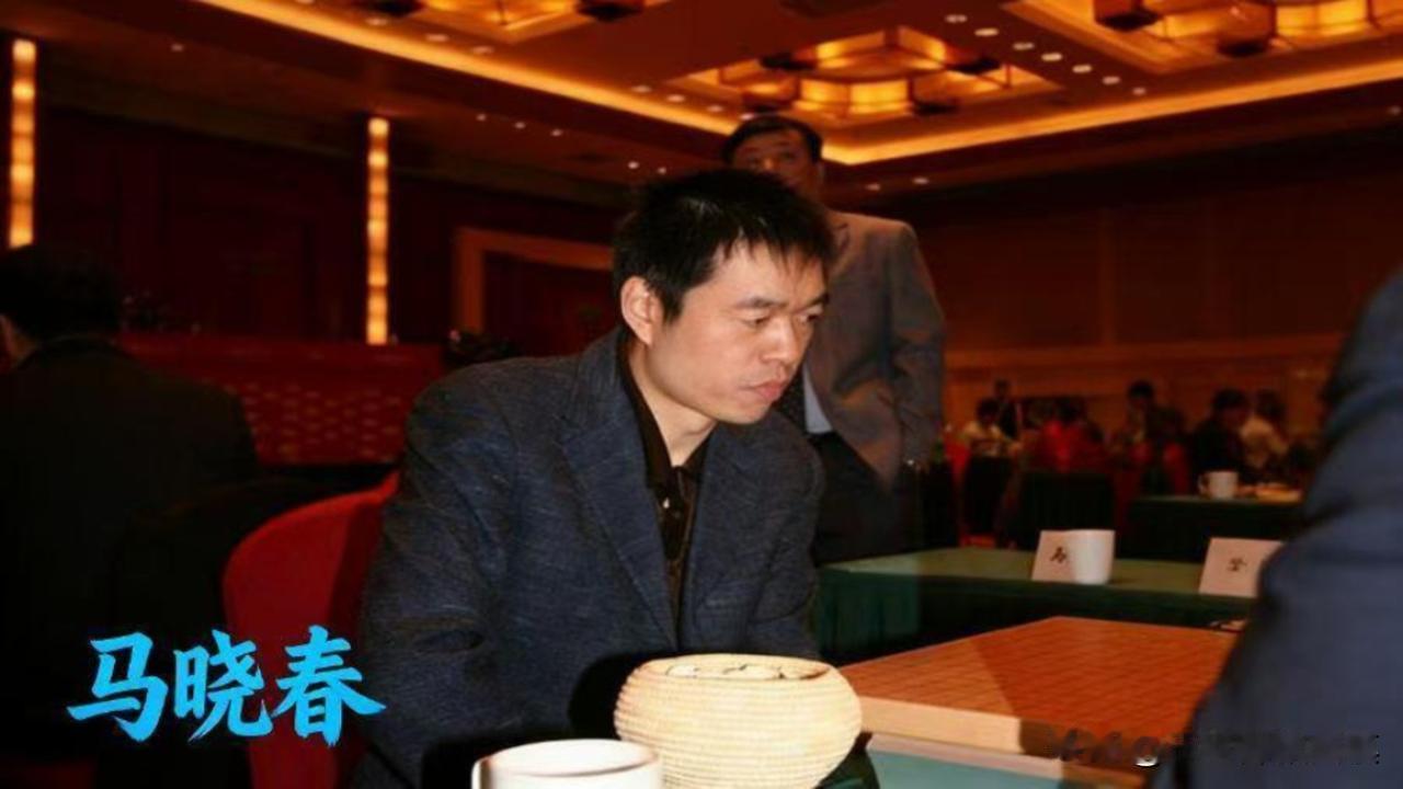 你有没有过这种经历——中盘瞄一眼形势，觉得稳了，开始盘算赢几目，结果对面不声不响