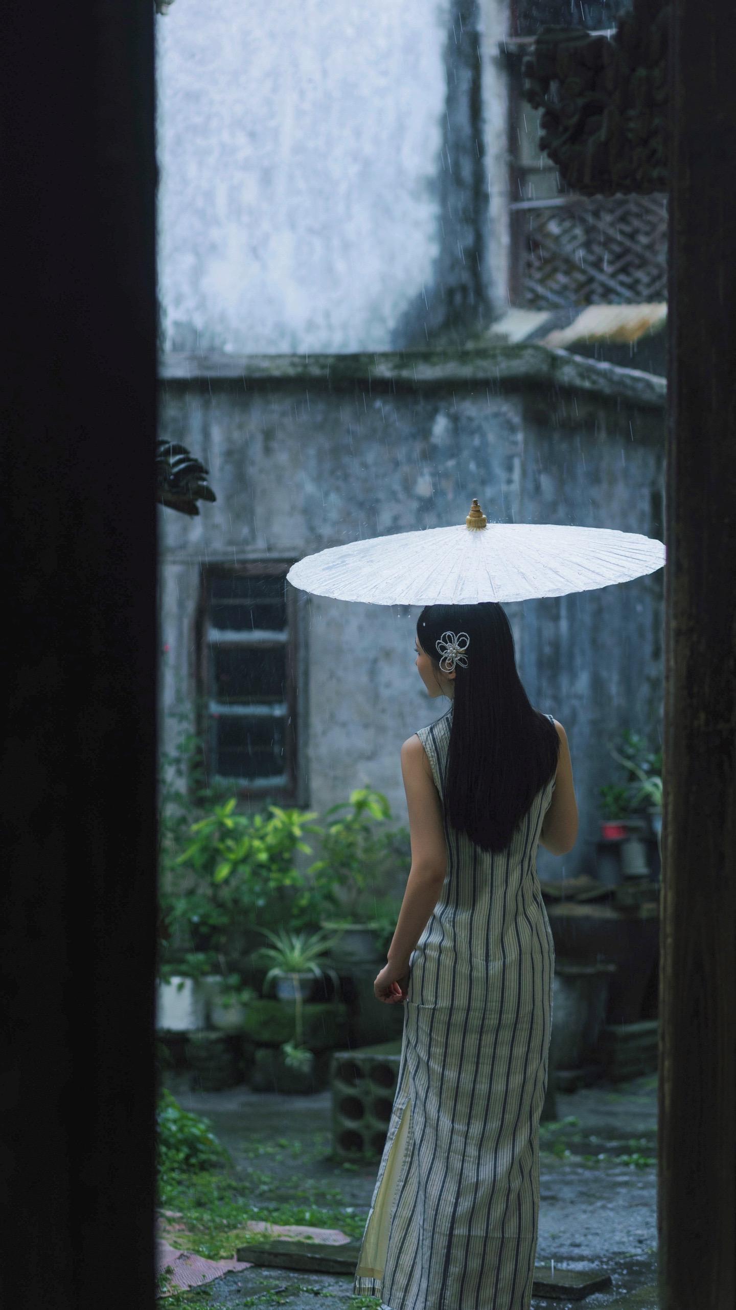 民国｜“嘈杂落雨声，旧巷无一人”