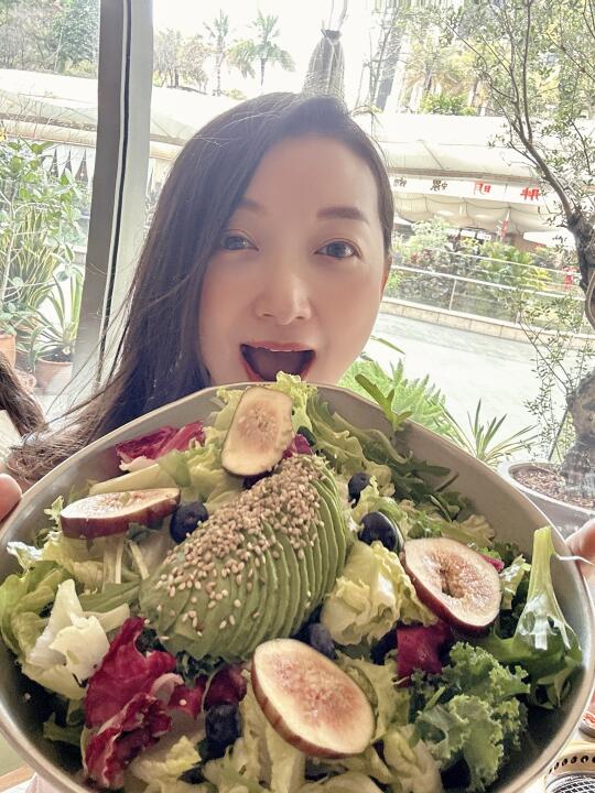 吃烤肉怎么拍？啊～快到我嘴里来！！！