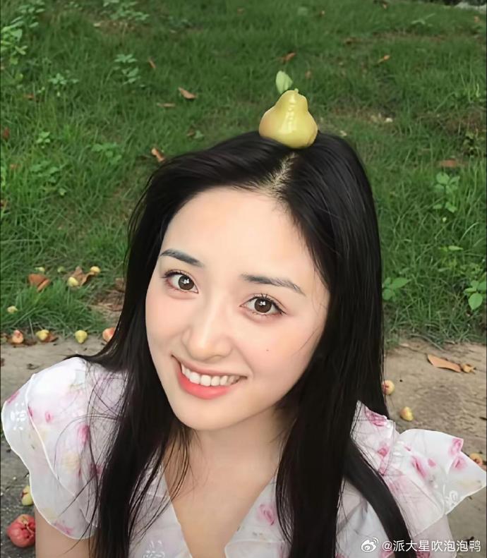 1、沈月和张晚意正在拍摄的新剧《但愿人长久》这个月底就会杀青了，她后面会无缝进组