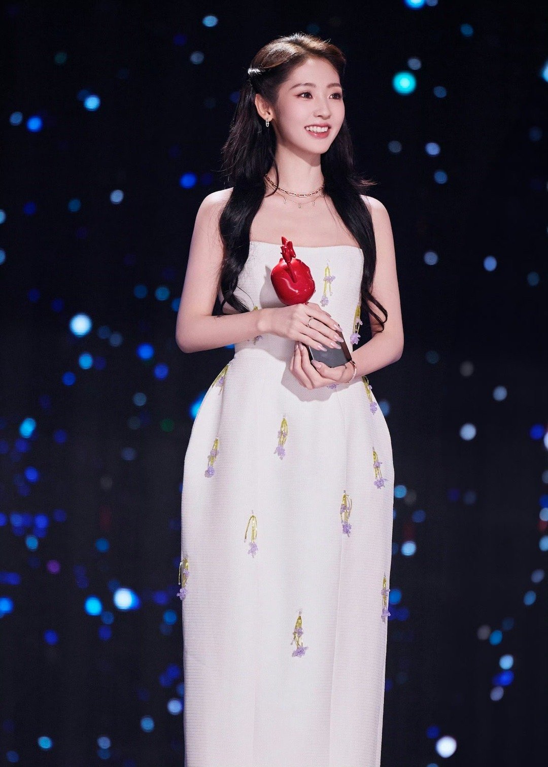 邢菲 拍偶像甜宠剧感到迷茫 直言甜宠剧拍得迷茫，不满足重复套路，影视寒冬主动求突