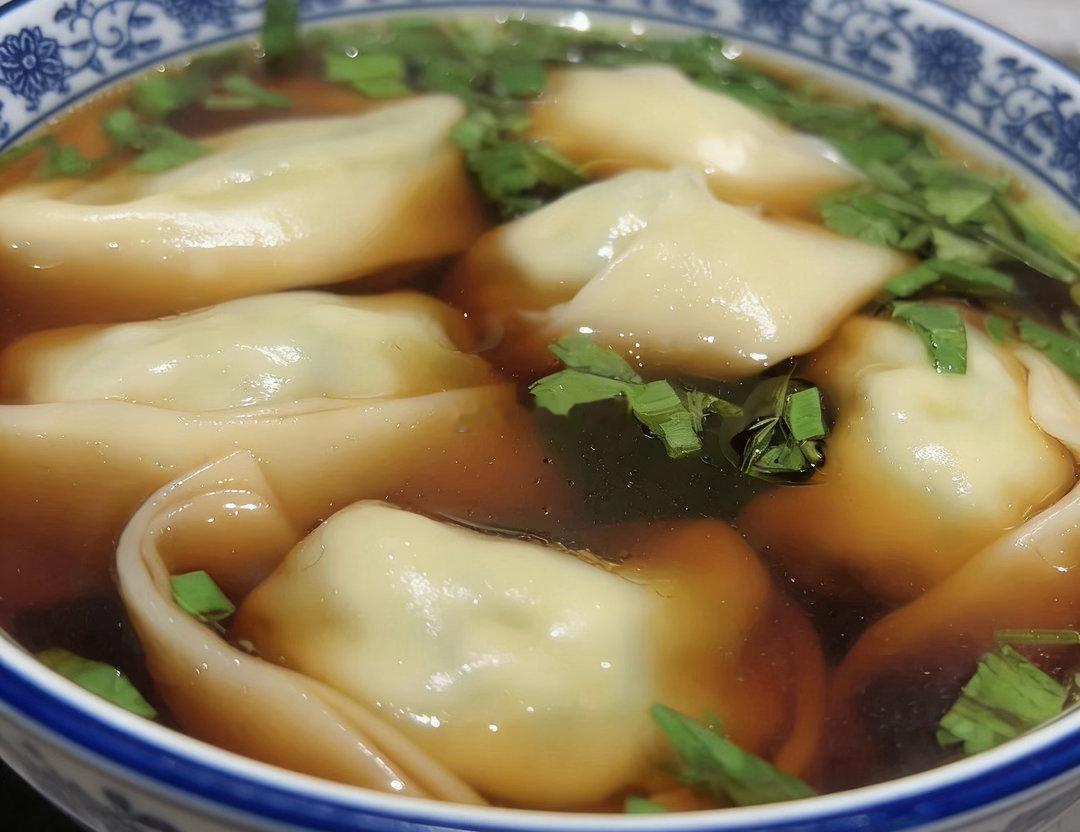 早餐：大馄饨👍🏻。早～吃饱当开心的牛马[鼓掌]岑先生[超话]美食分享 ​​​