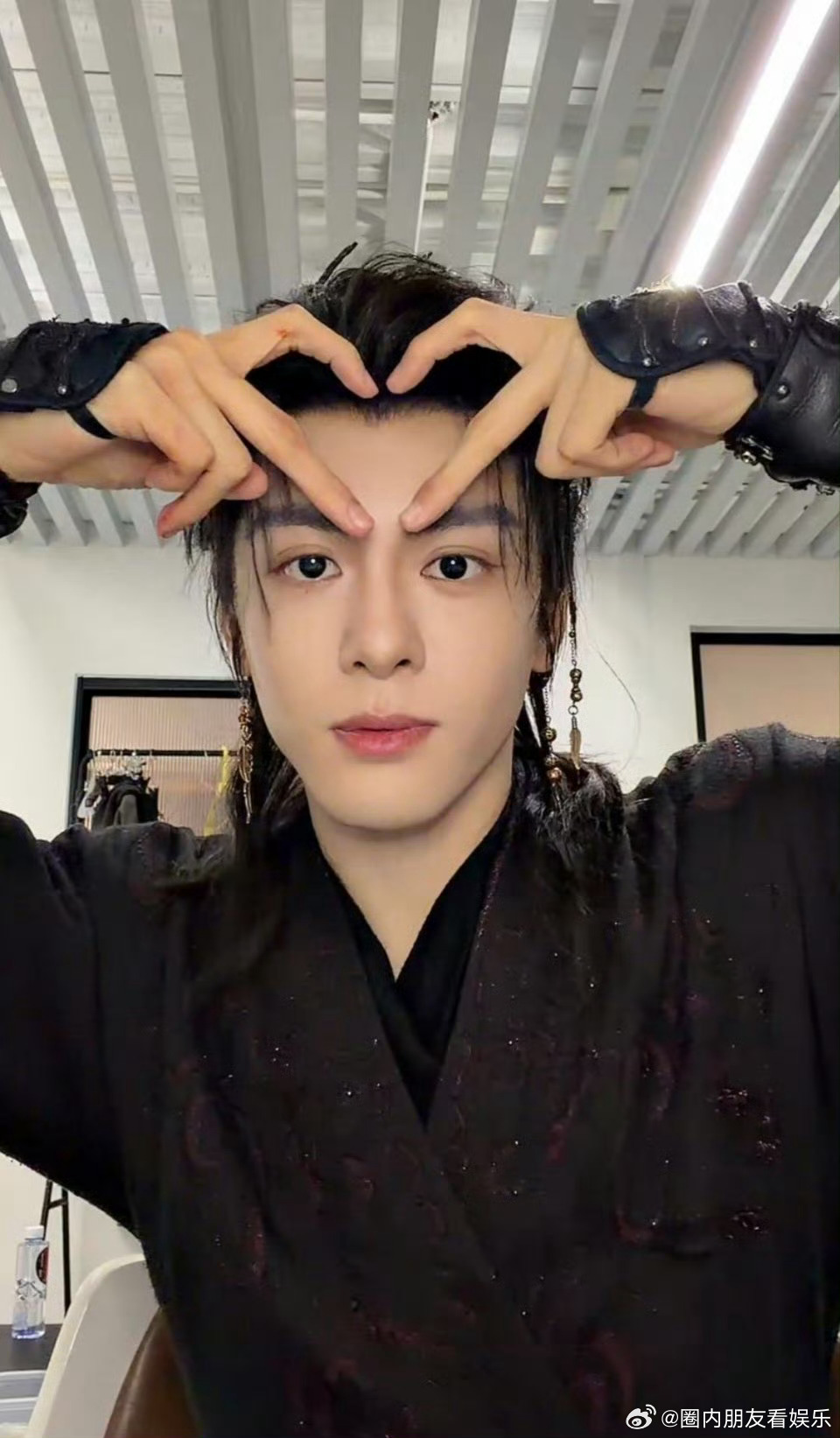 曾舜晞和AI聊天缓解焦虑 😆谁懂啊！曾舜晞和AI唠“自己为啥这么帅”解压，还收