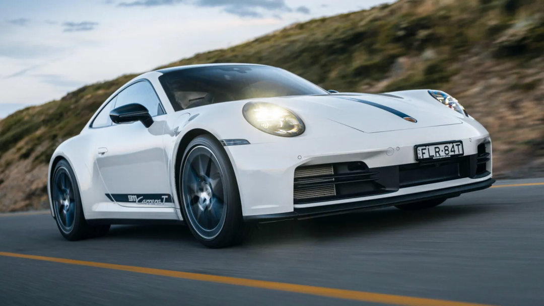车市热门 保时捷911 GTS搭载的T-hybrid混动系统，目前无法与手动变速