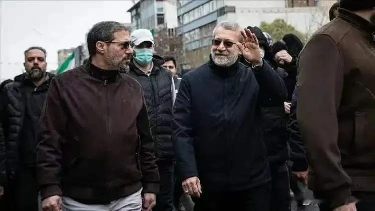 拉里贾尼是伊朗当下真正的实权人物，政治经验丰富，受最高领袖信任，尽管伊朗方面不缺