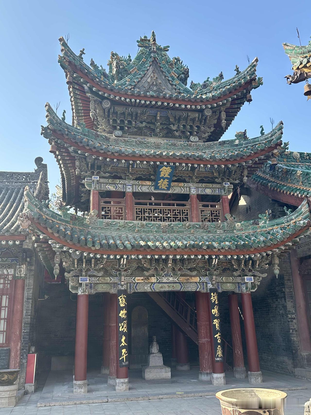 午后，阳光和煦，冬日不寒，游城隍庙，感受天下第一庙的独特魅力和中华传统建筑的精髓