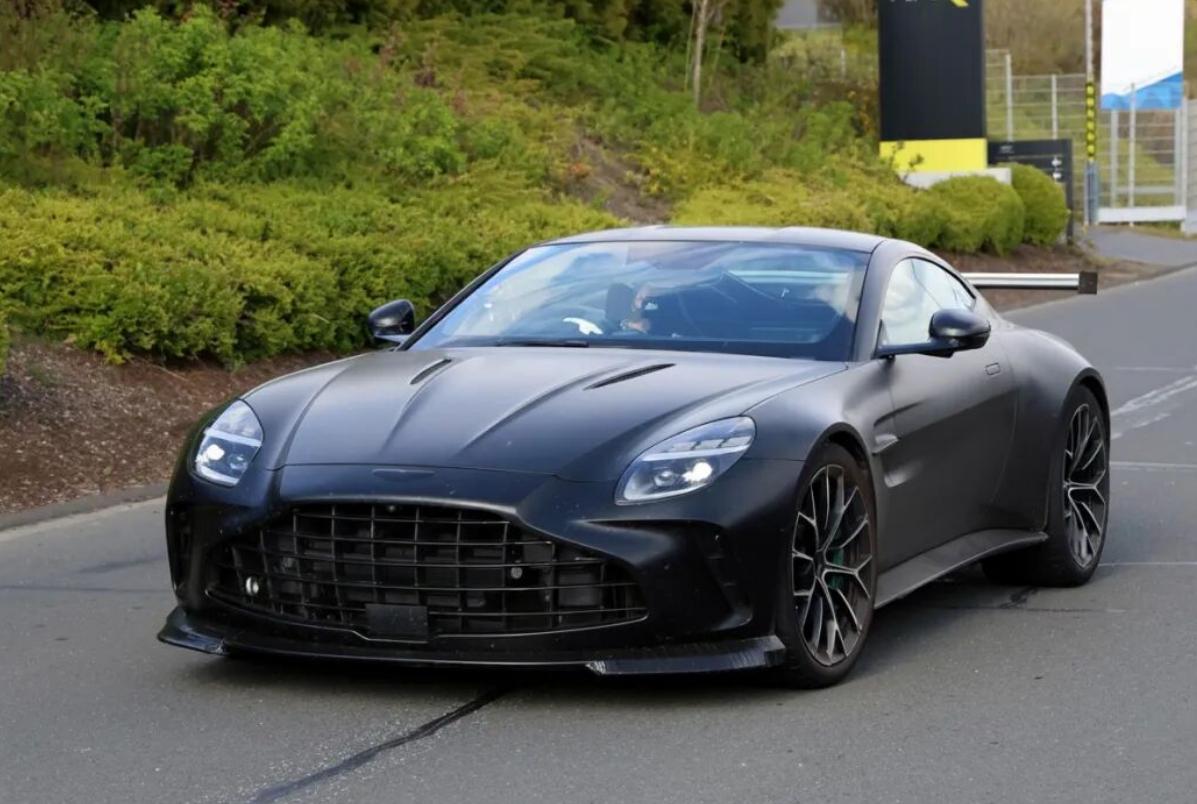 纽北 24h 资格赛开打：F1 巨星扎堆，阿斯顿・马丁 Vantage RS 骡