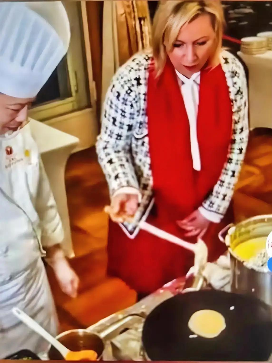 真的担心啊，扎哈罗娃亲自制作煎饼，会不会让山东人都跑去俄罗斯卖煎饼果子？刚刚了解