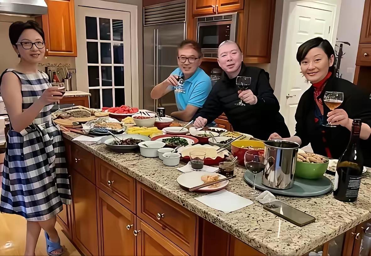 终于明白！普通人再也不养冯小刚们了：你住别墅豪宅，我凭什么给你撑场面？ 最近冯小