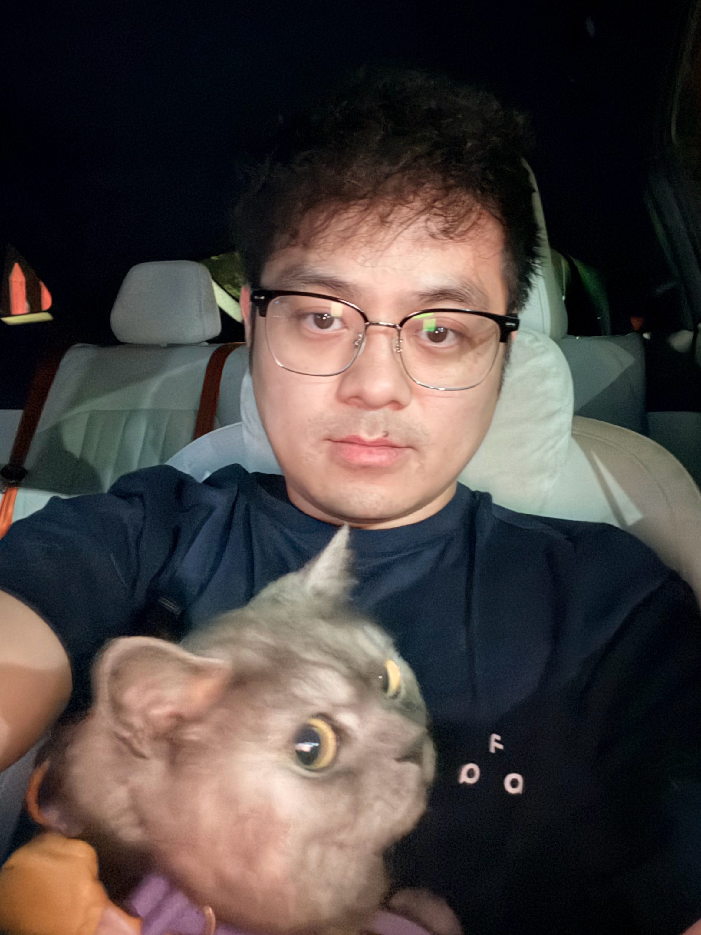 带我儿出来给我的乐道L60充个电！今晚比亚迪的发布会说实话，还是很猛的，但是似乎