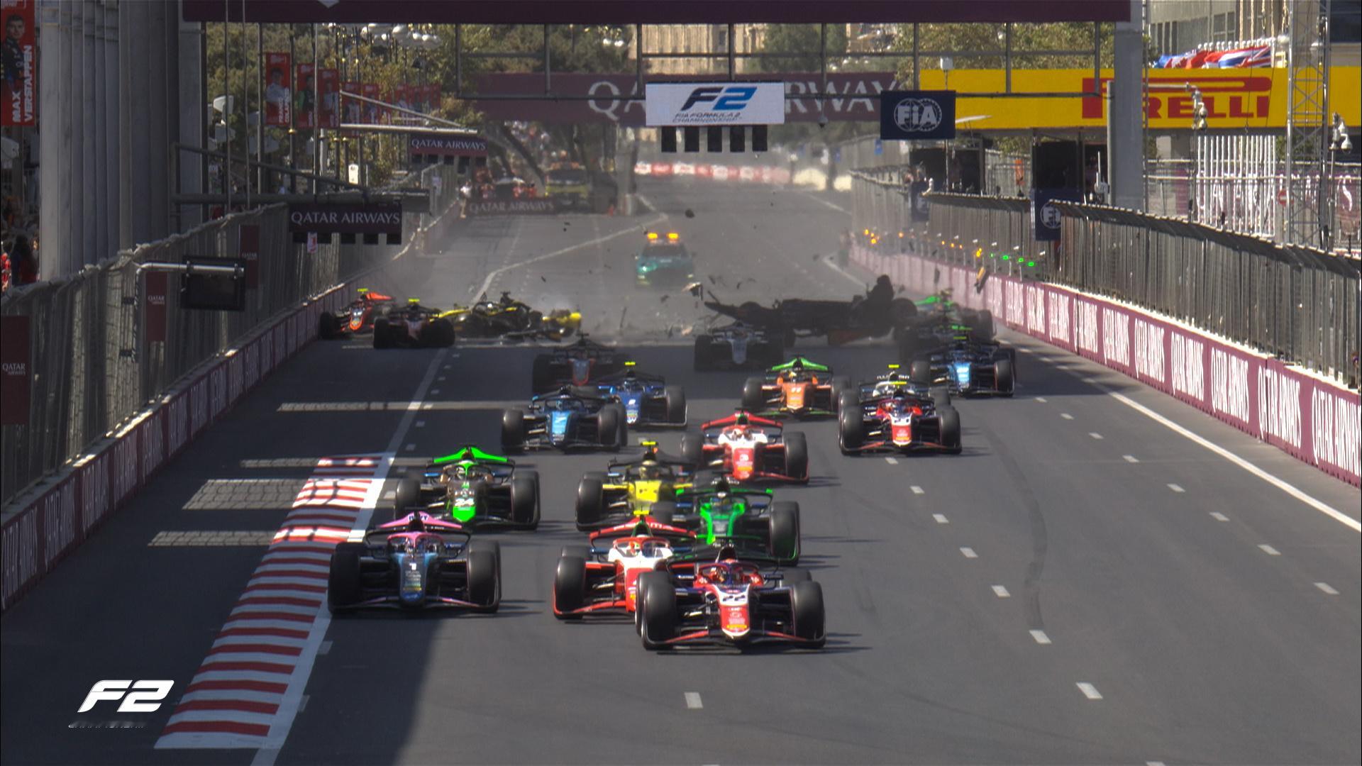 F2起步严重撞车事故！车手平安🙏#F2##赛车##2024f1阿塞拜疆大奖赛#
