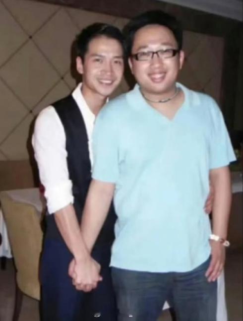 何晟铭 我叫白月光 吃瓜没吃明白...他们俩是谈过还是怎样？ ​​​