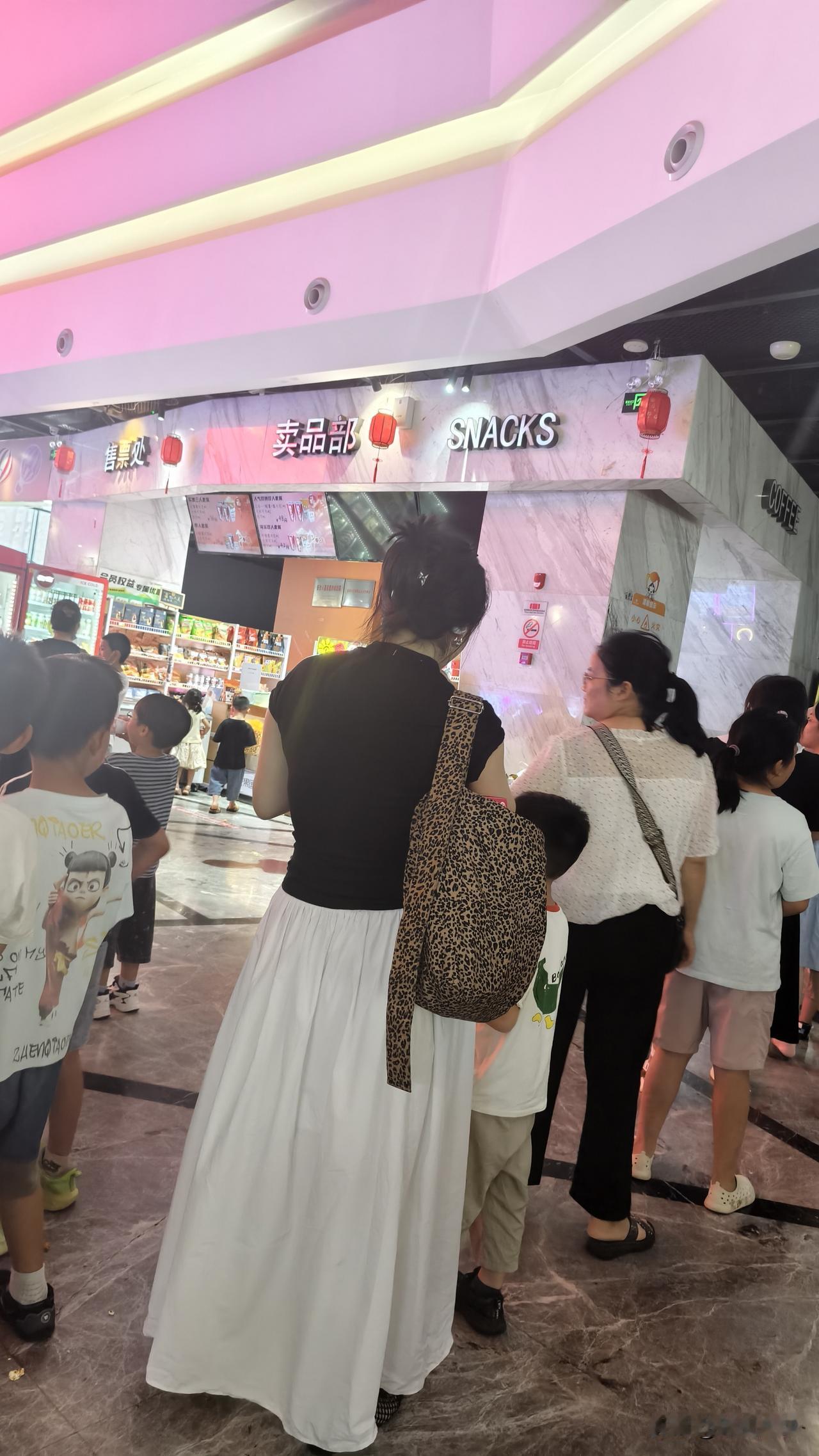 今天，影院做活动，老婆她们是幼儿园，获得送教免票，我欣然前往，观看了长沙市杜鹃路