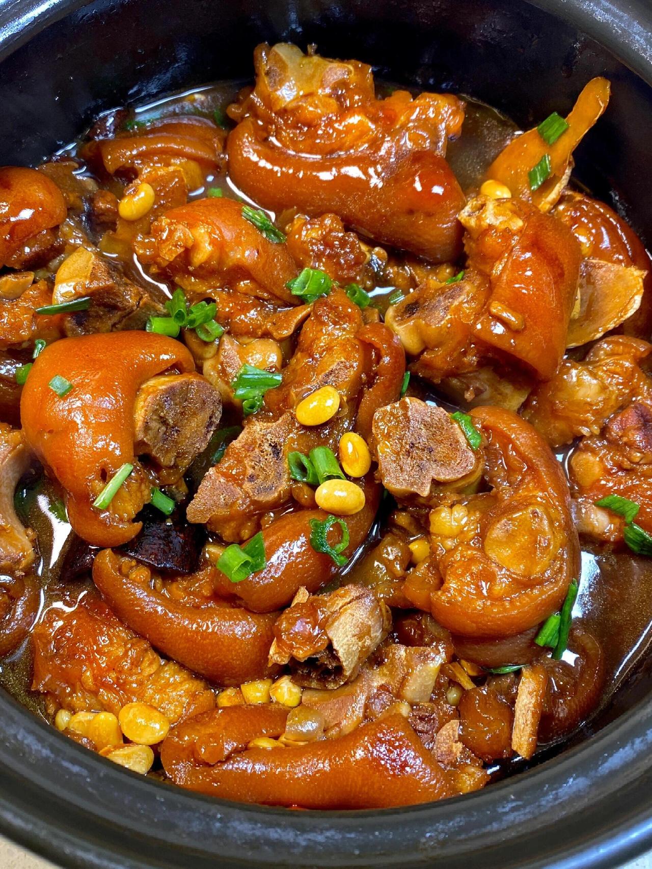 旅游真是一件超棒的事儿！我上次去成都，那简直是美食天堂。在锦里古街，到处都是特色