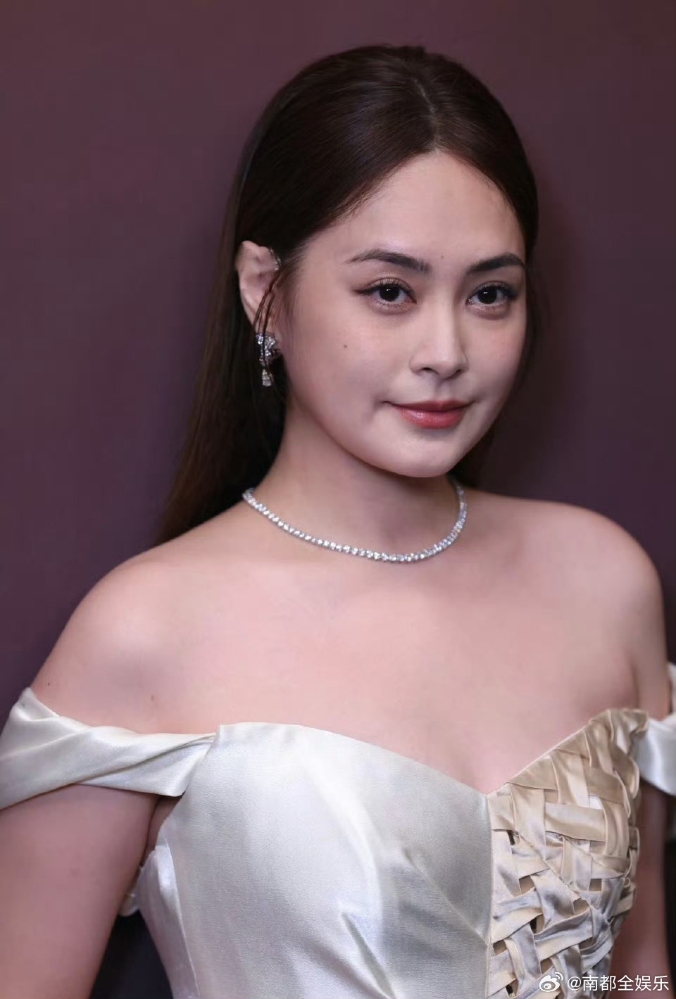 阿娇说减肥真的不容易阿娇不是容貌焦虑是身材焦虑29日，在采访中坦言自己不是容貌焦