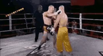 一龙装B失败名场面，知道他为什么穿黄裤子了，原来是怕被打出💩[我想静静]