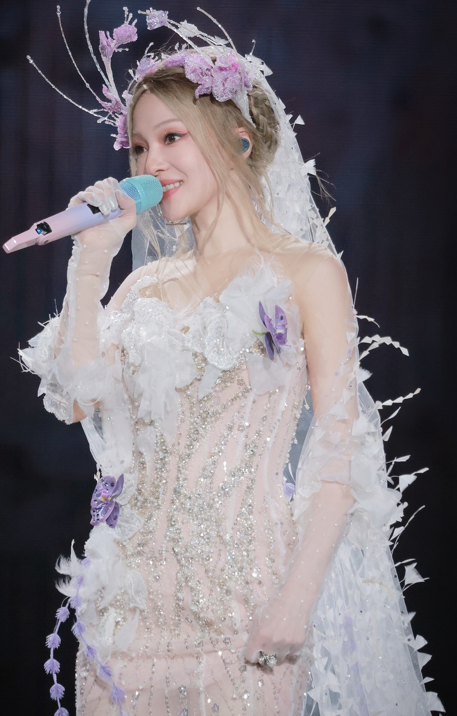 张信哲张韶涵回应演唱会取消 精灵妆造韶涵演唱会的真·超薄白丝攻速手套