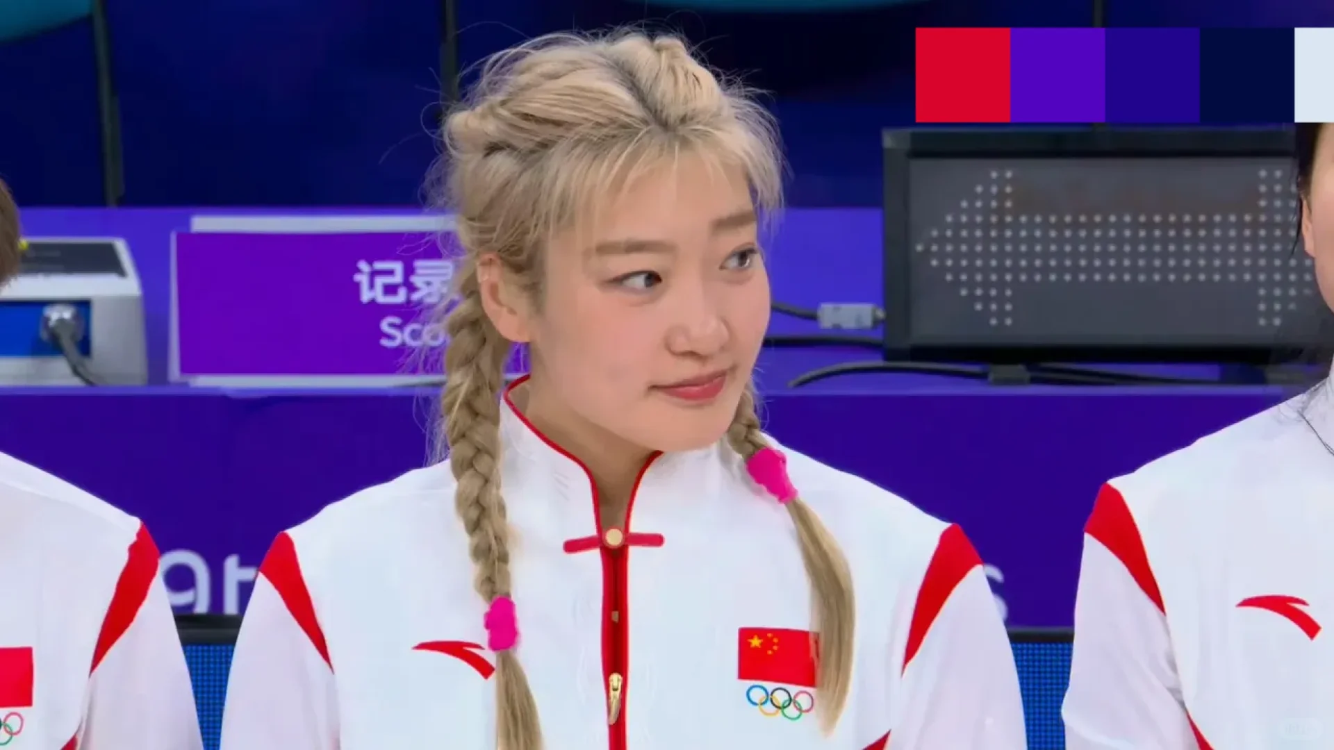 她化了妆，美了甲，得了17分！
