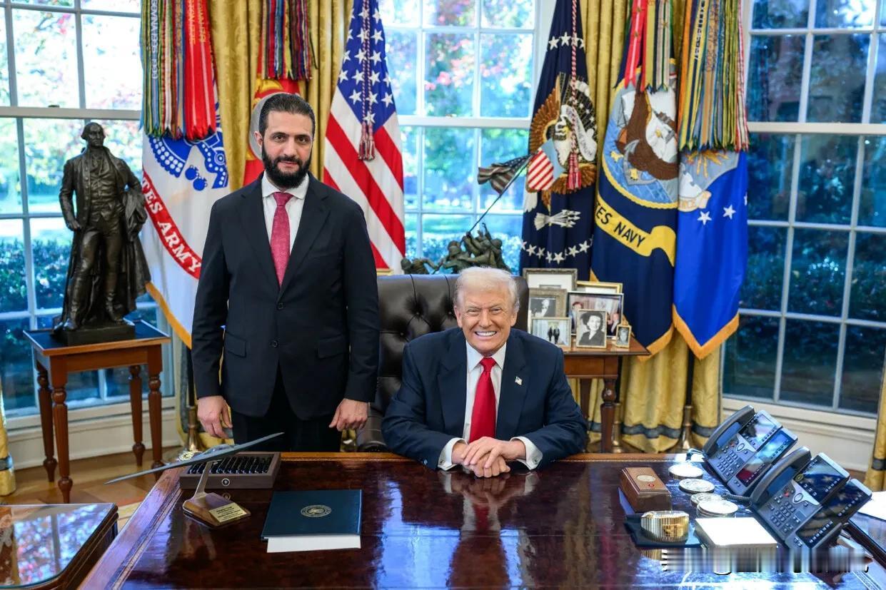 美国总统特朗普：“很荣幸能与叙利亚新总统艾哈迈德·侯赛因·沙拉共度时光，我们讨论