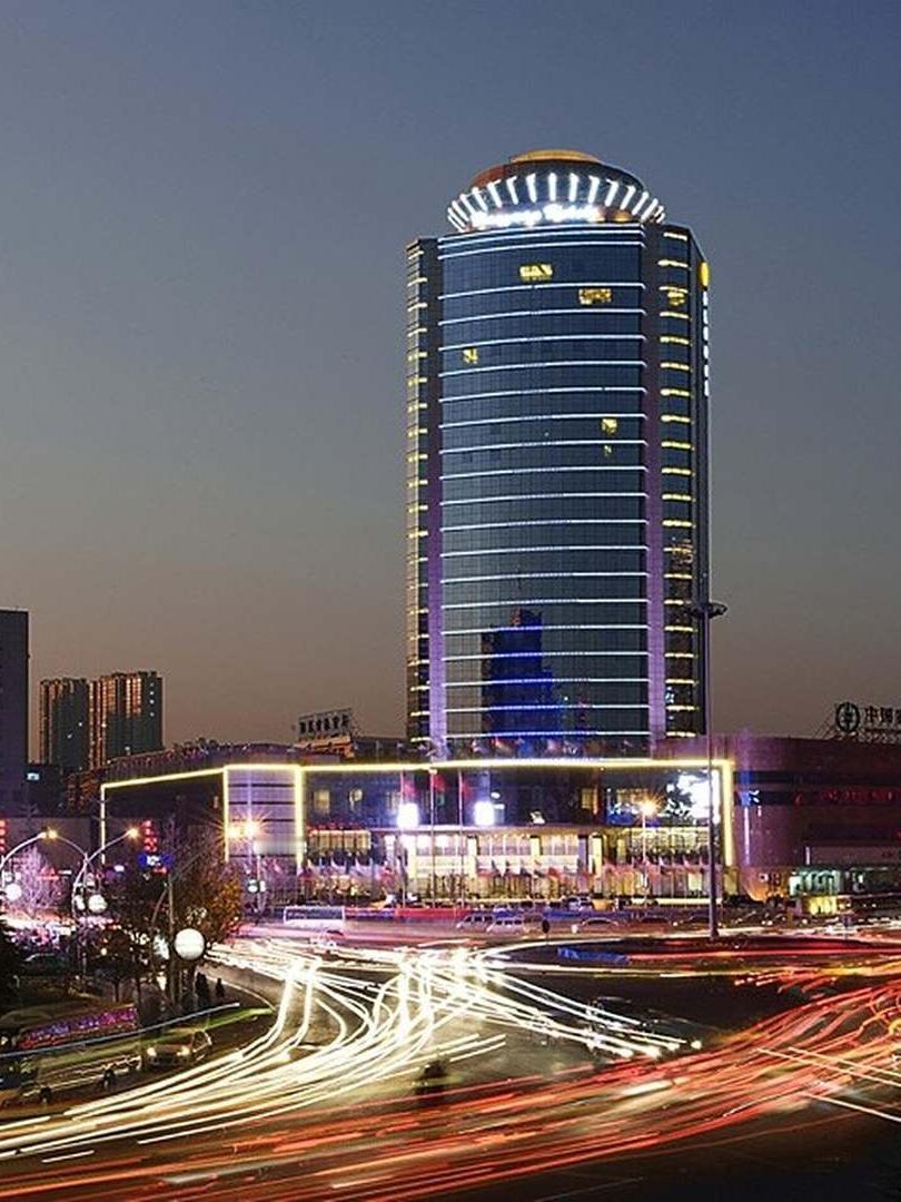 每座城市都有属于自己的地标制高点建筑，比如上海的东方明珠，广州的小蛮腰电视塔，重