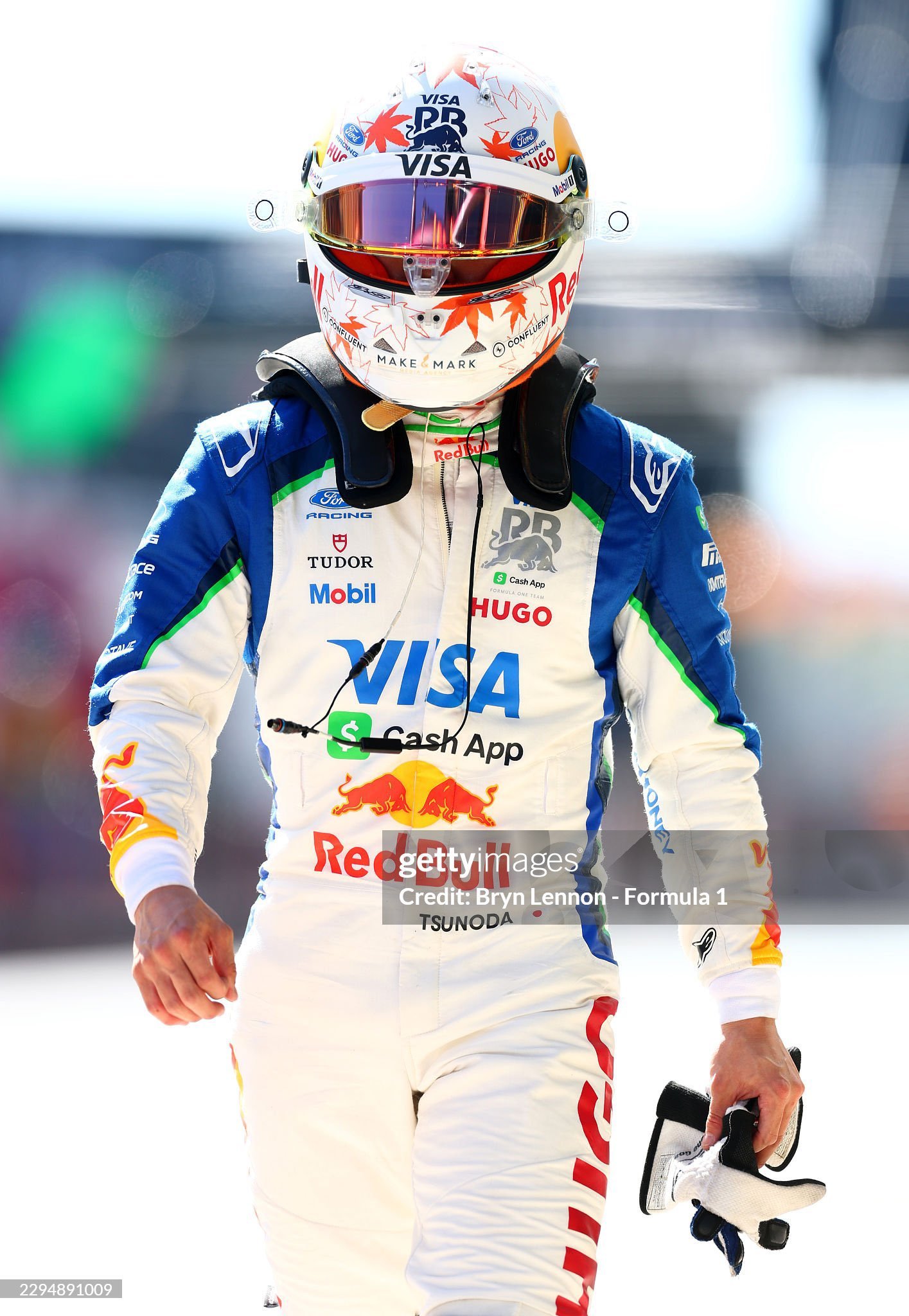 F1[超话]2026F1西班牙大奖赛 角田昨天头盔上多了一个个人赞助商——MAK