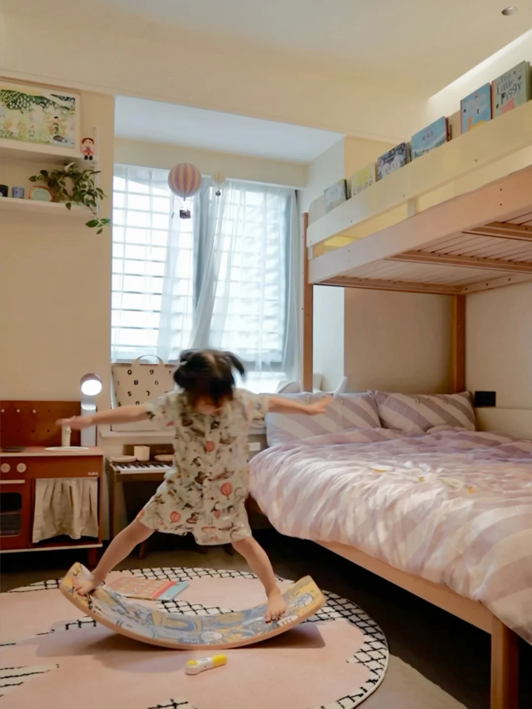 她真的没空玩手机