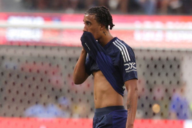 曼联本想保密约罗的伤势，这会影响德里赫特的谈判The Athletic报道，曼联