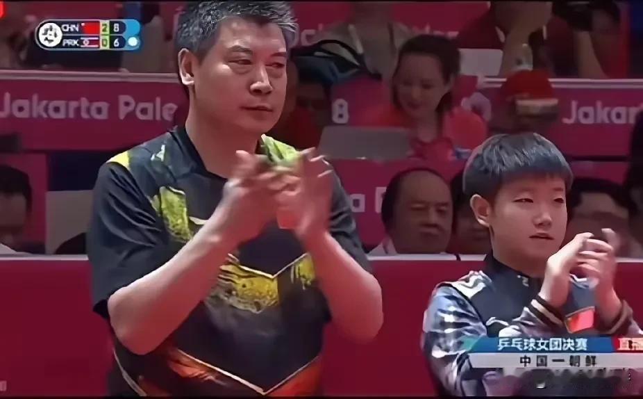 传说中一个模子里刻出来的大概就是这个样子吧？
李总：小莎，允许你学习，没叫你模仿