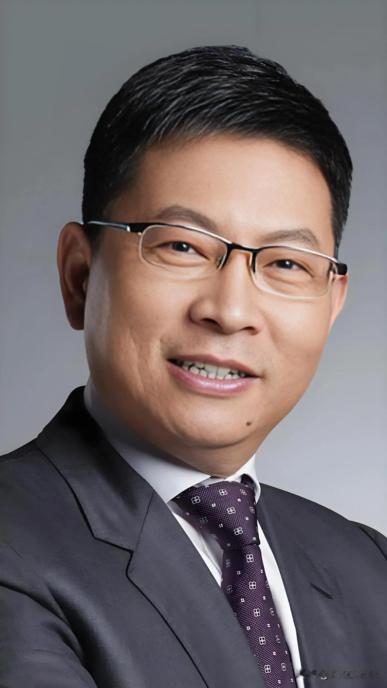 孟晚舟交棒，

余承东这回算是彻底“坐正”了。

这一纸任命，哪里是简单的升迁，