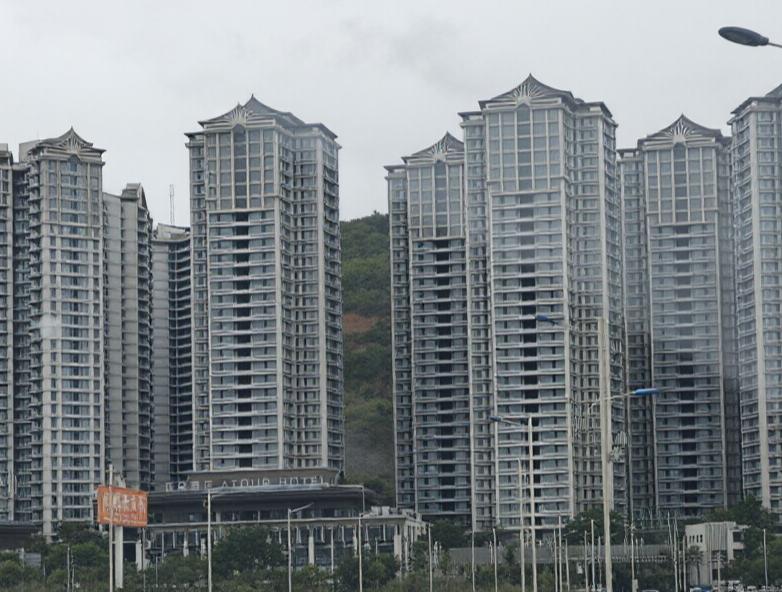 爱干净的哈尔滨老乡老邢太太。
我旅居的这个小区地理位置还是蛮好的，小区真正算是依