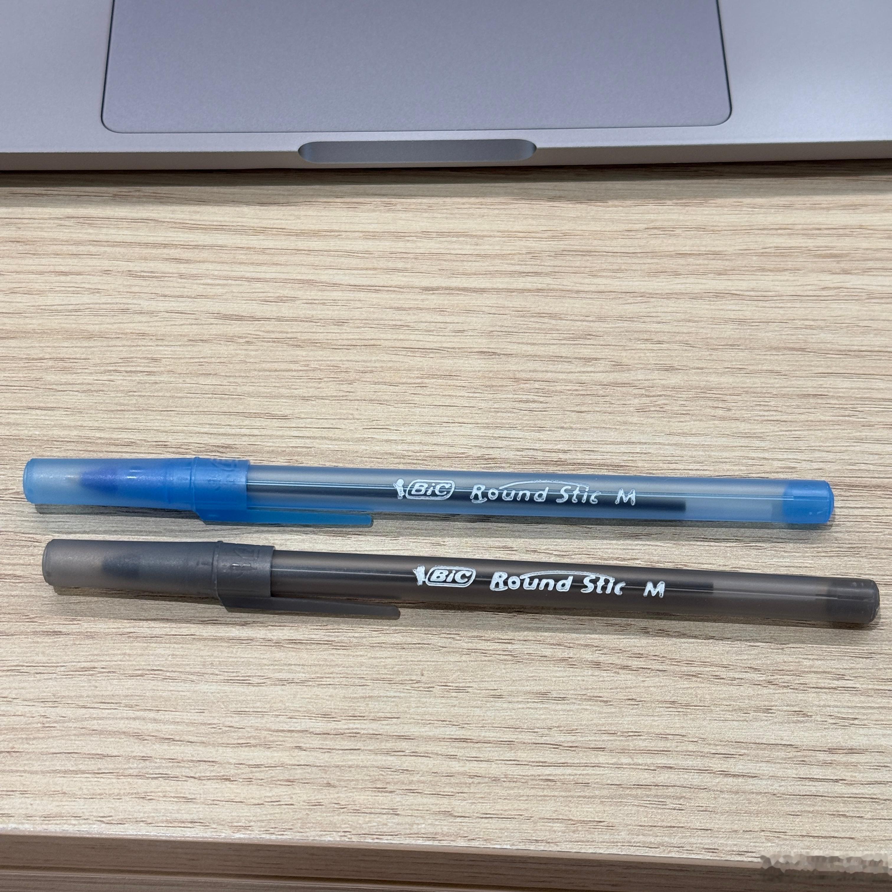 喜欢一个人就是连圆珠笔都要用同款 😙 
