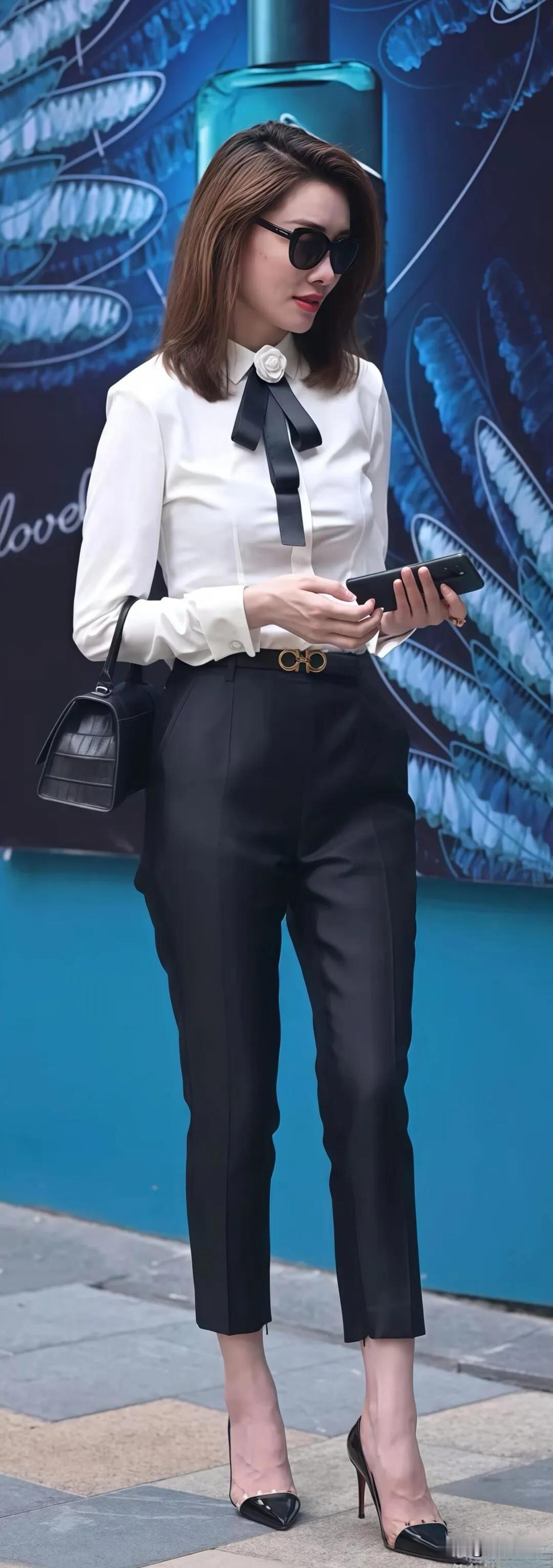 分享一下你随手拍的照片逢人不必言深，孤独本是常态。倘若深情被辜负，余生孤独又何妨