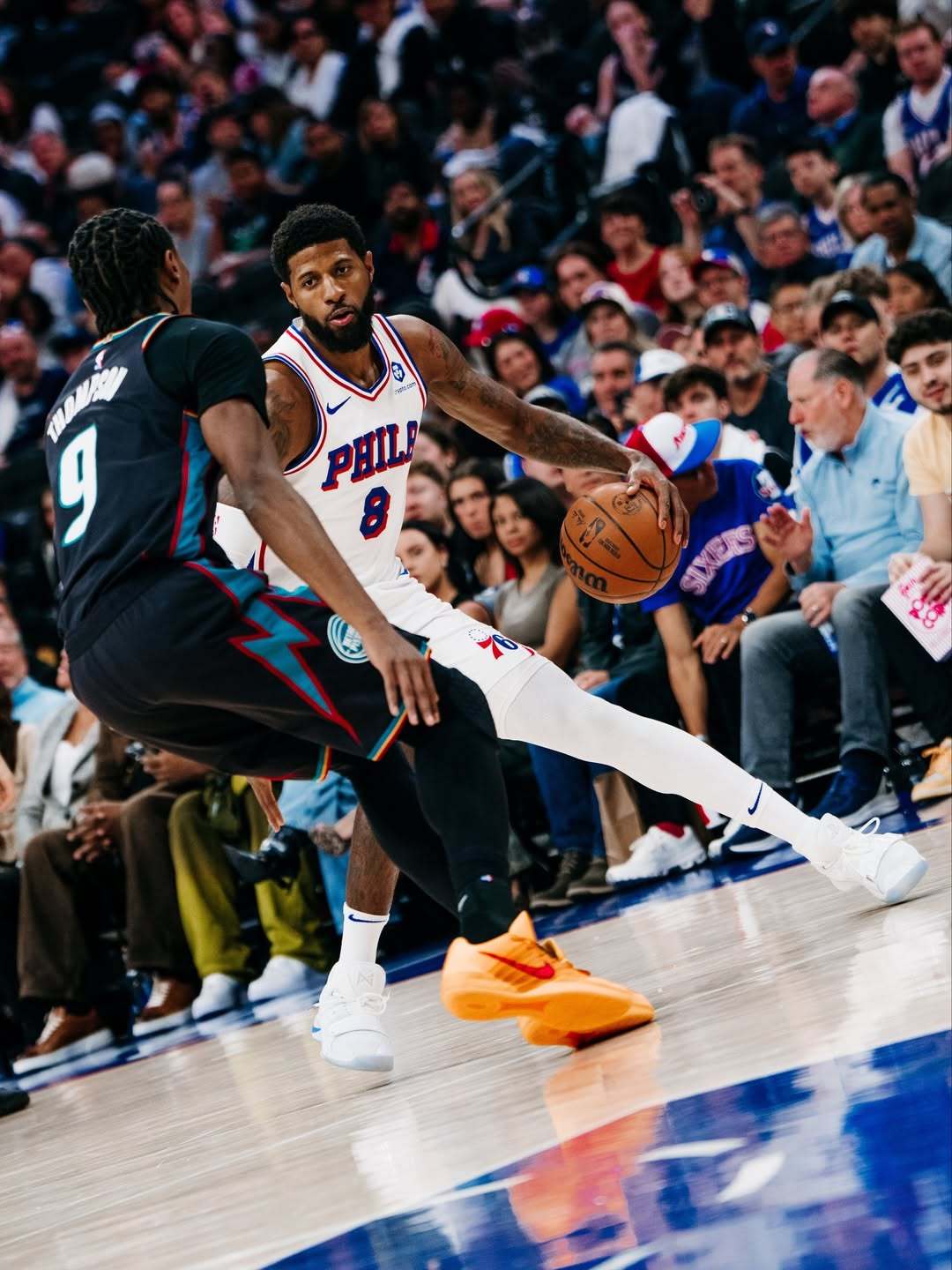 全场比赛结束：76人队主场背靠背93-116不敌活塞队！状态持续！乔治今日上场2