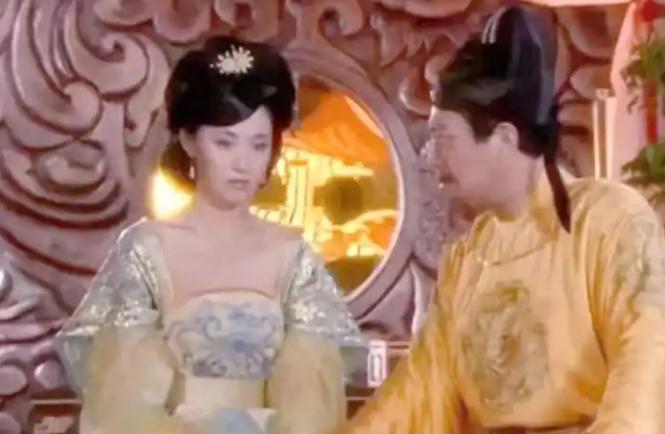 贞观年间，李世民把最宠爱的女儿嫁给了宰相房玄龄的儿子。
 
1600人的婚礼，规