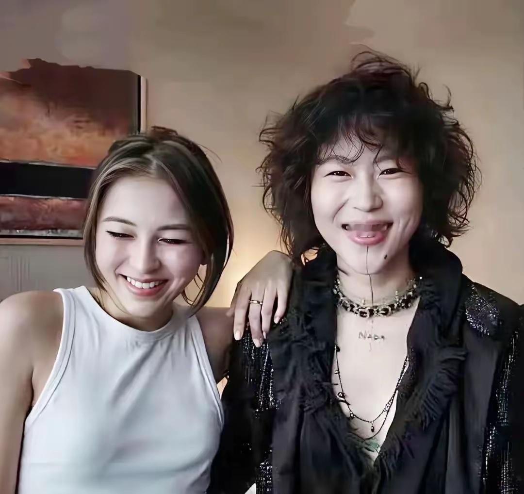 王菲这次，怕是也只能干着急了女儿一谈恋爱，管重了怕母女翻脸，不管吧，又看着孩子被
