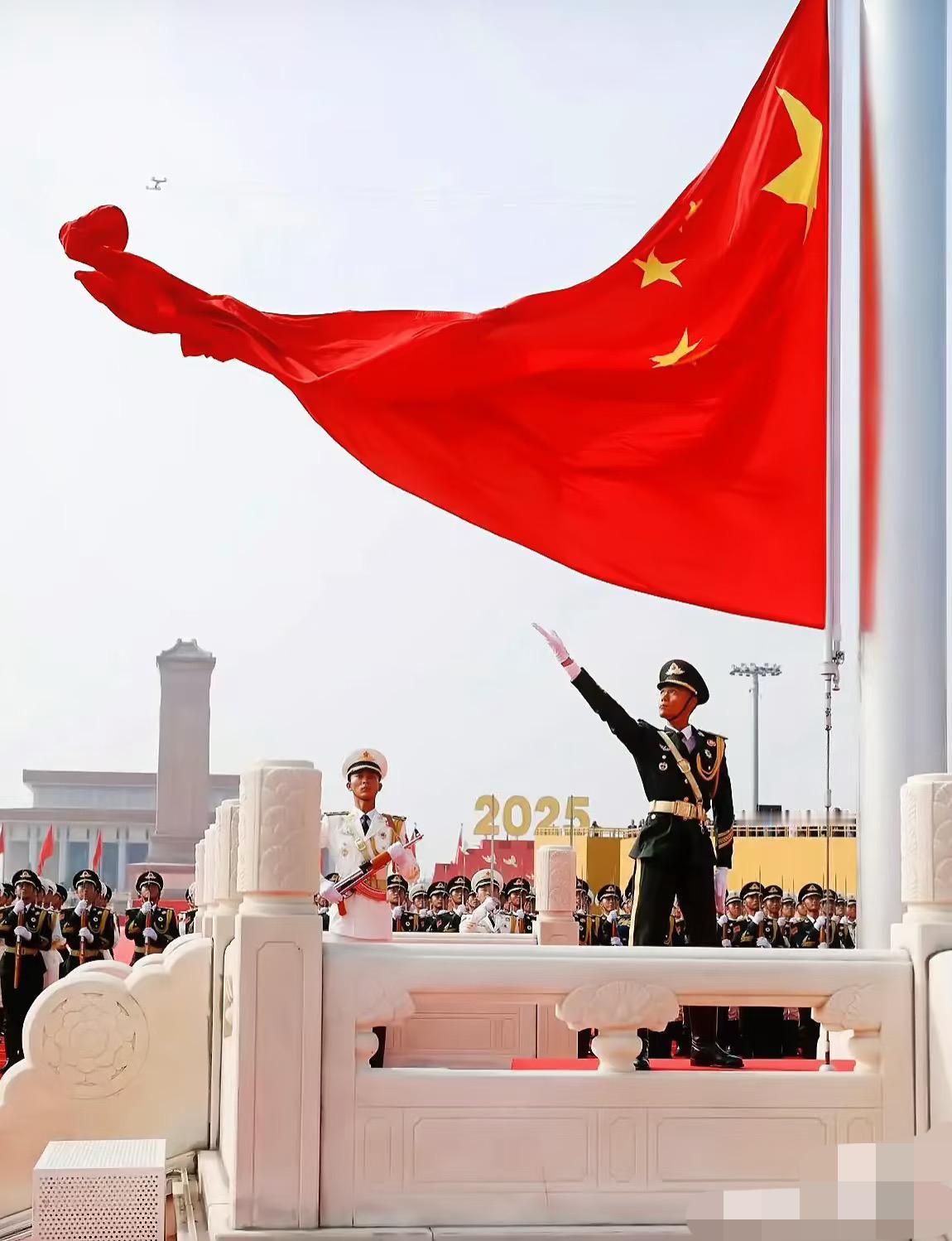 致我的祖国：这盛世，如您所愿

当第一缕晨光掠过天安门的檐角，当五星红旗在秋风里