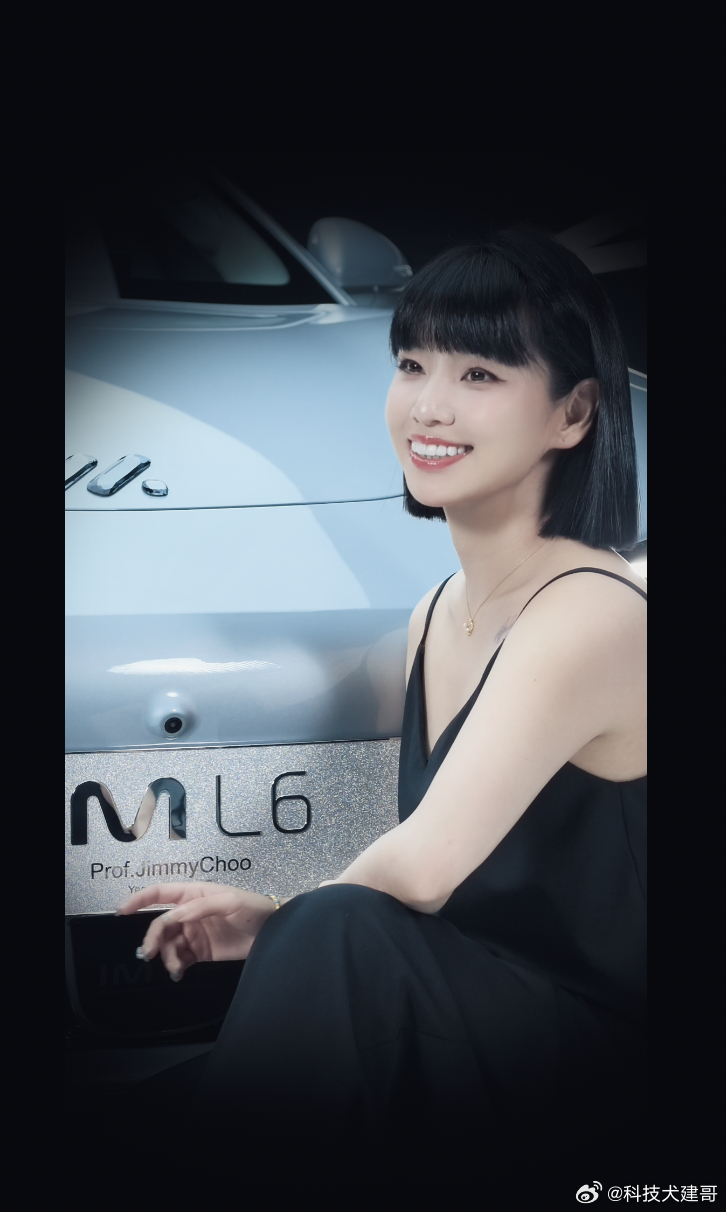 全球首款Prof.JimmyChoo联名车全新一代智己L6今晚开启预售，普通版 