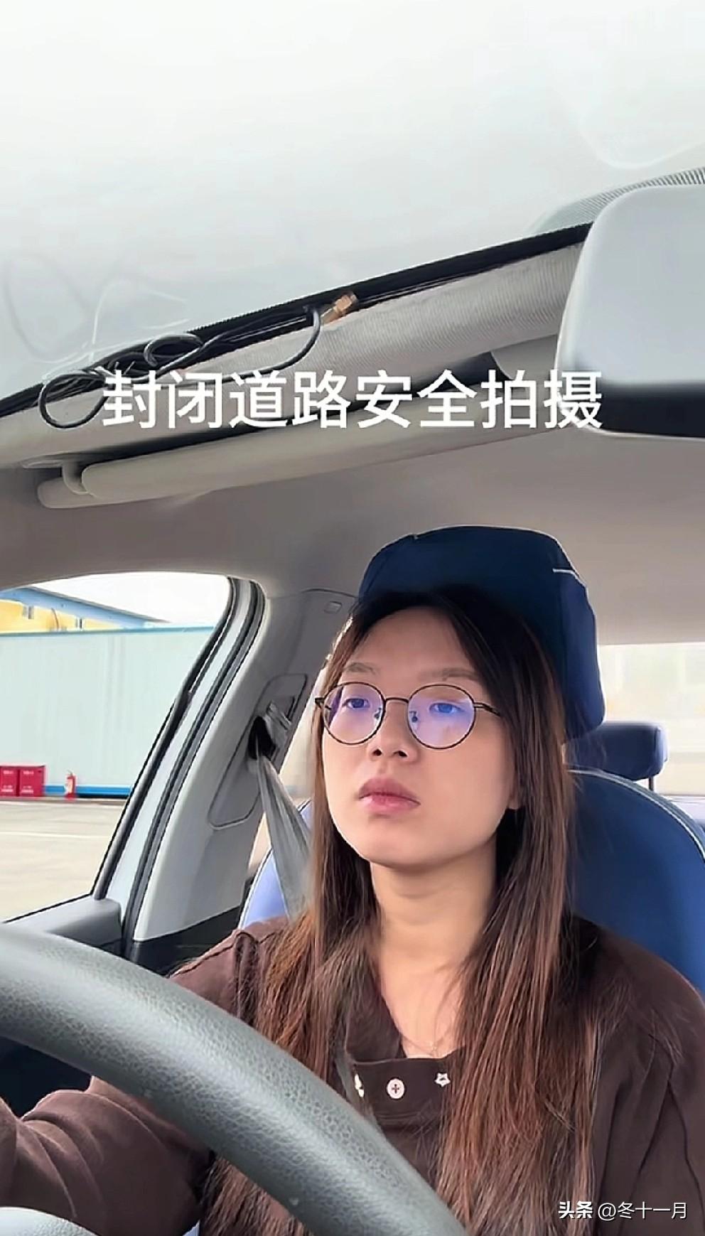 大妹练车来了，上一次发的科目一没过的视频还是夏天呢！啥时过的科目一呢？都没有发个