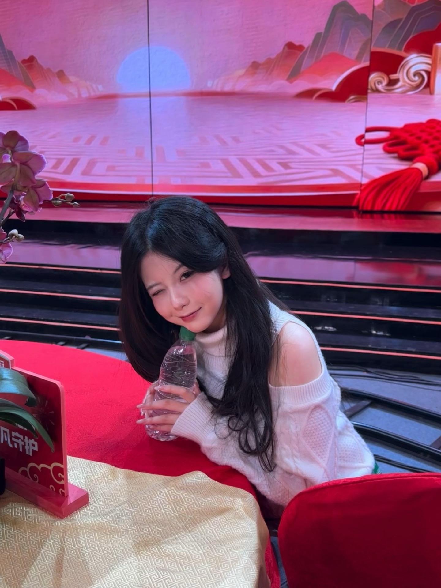 第一次当观众！好特别的经历，好幸福后面被调到第一排坐了～祝大家新年快乐呀！！！