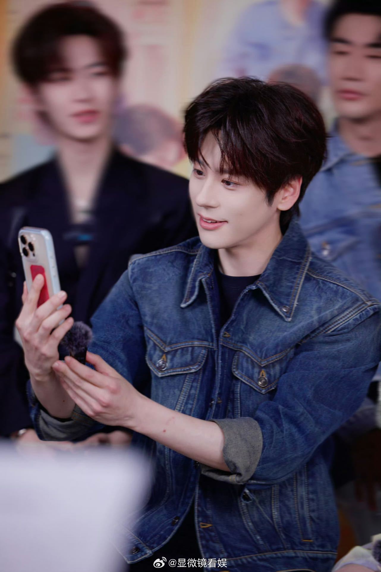 魏哲鸣说私下没有要维持的人设  随橙想呢~ 直播也太真实了😆“我是什么样子，私