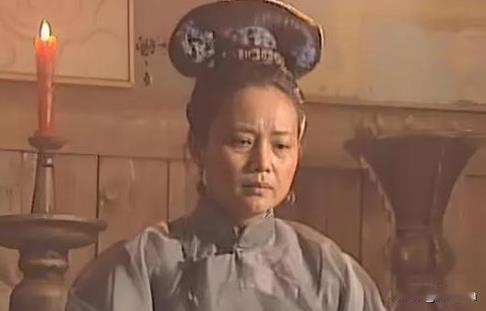 1705年，终年不洗澡，终生不吃药的 93岁宫女，苏麻喇姑病逝。51岁的康熙为了